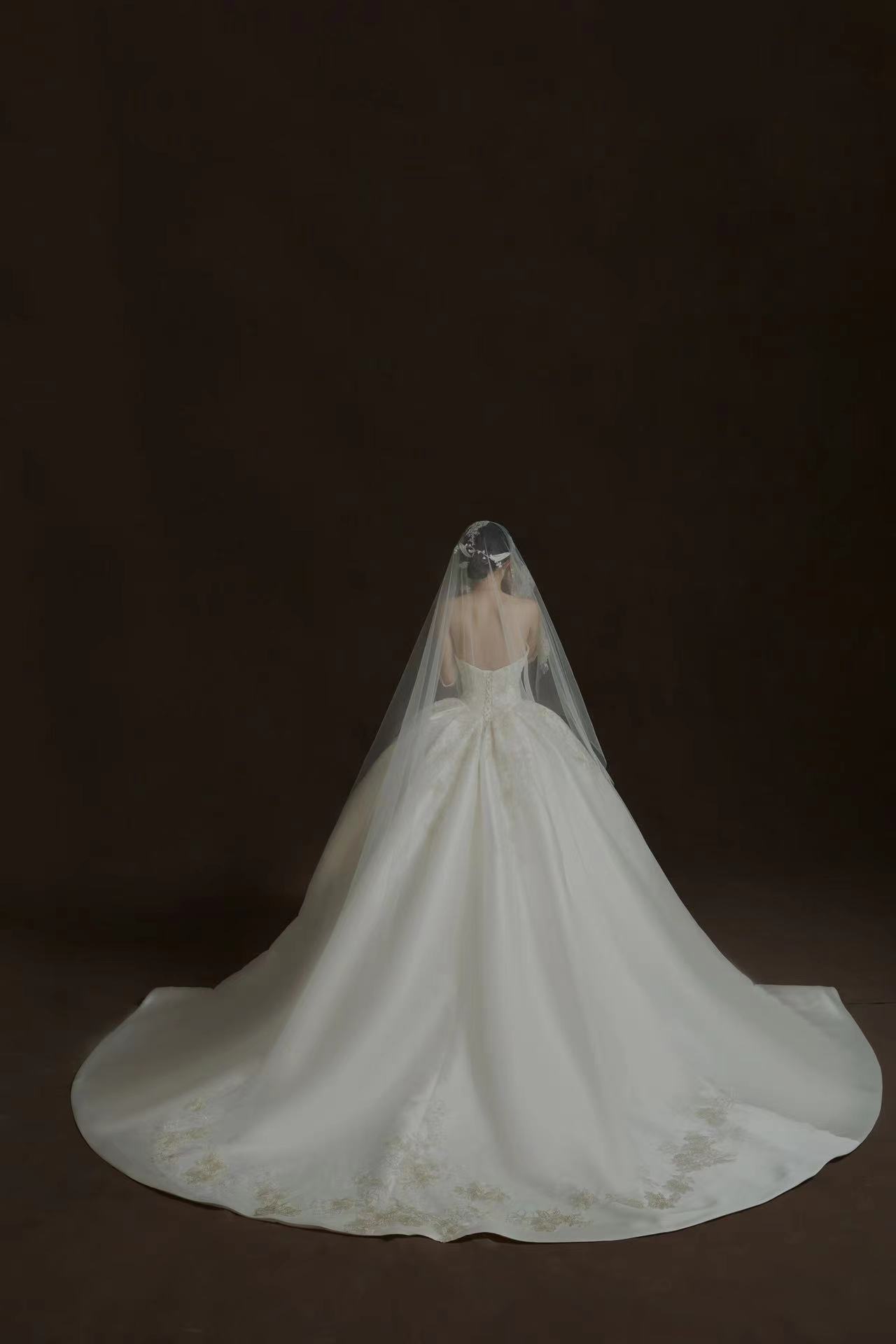 floral Appliqué lace wedding dress.jpg