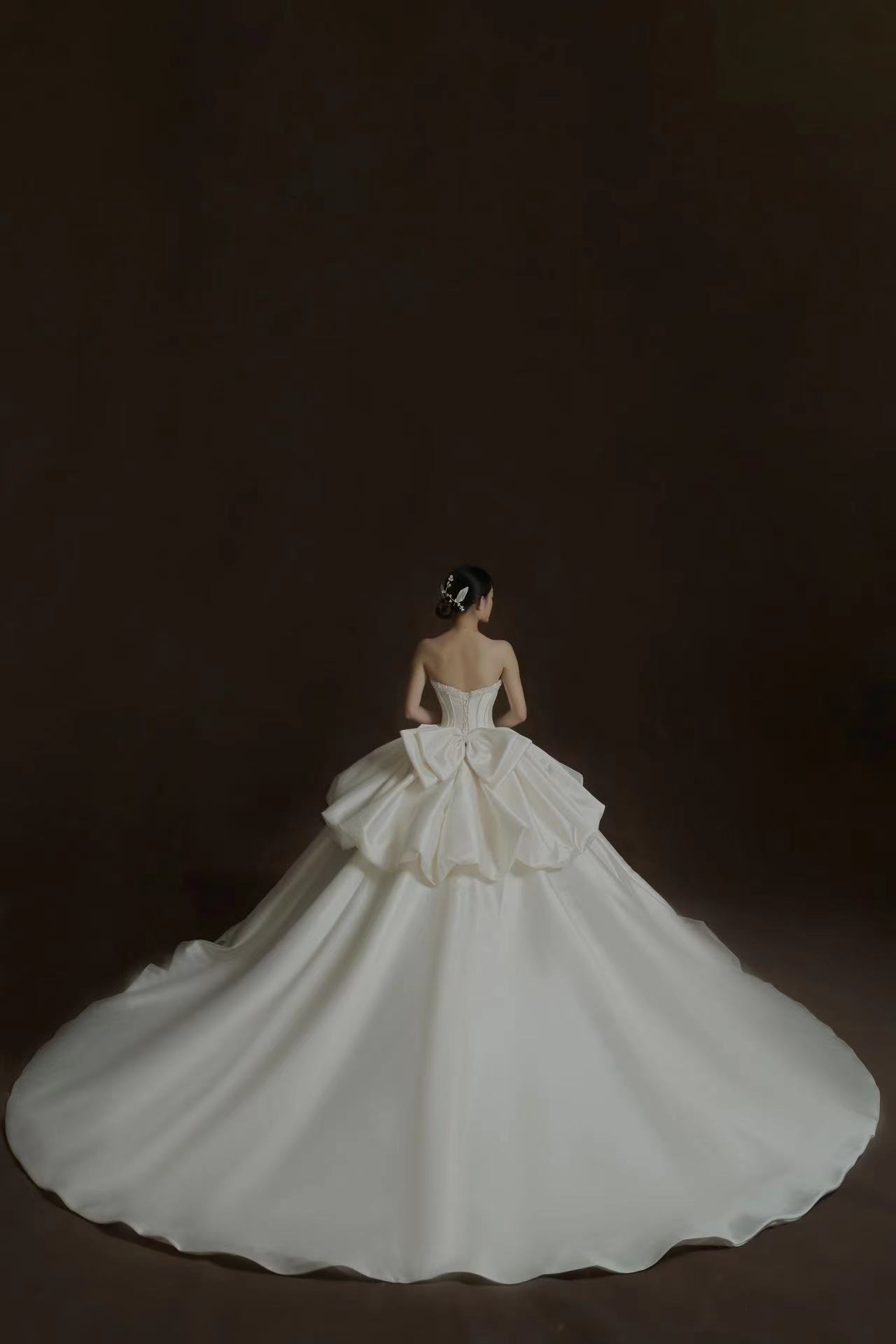 Effortlessly Elegant wedding dress