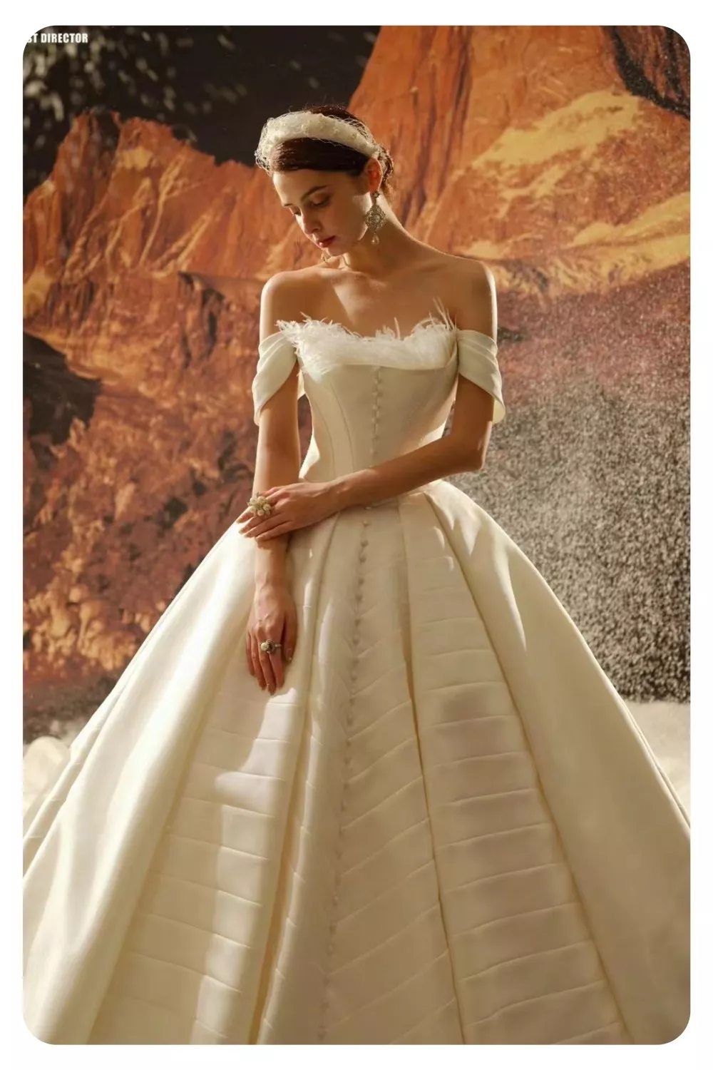 Vestido de novia con hombros descubiertos
