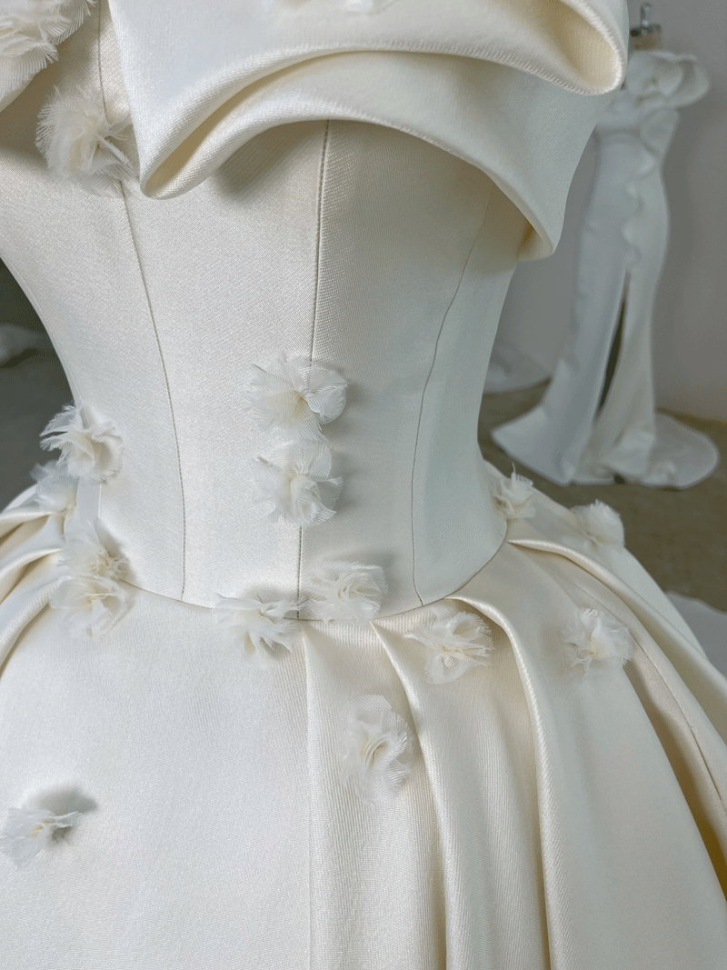 vestido de novia de raso de flores