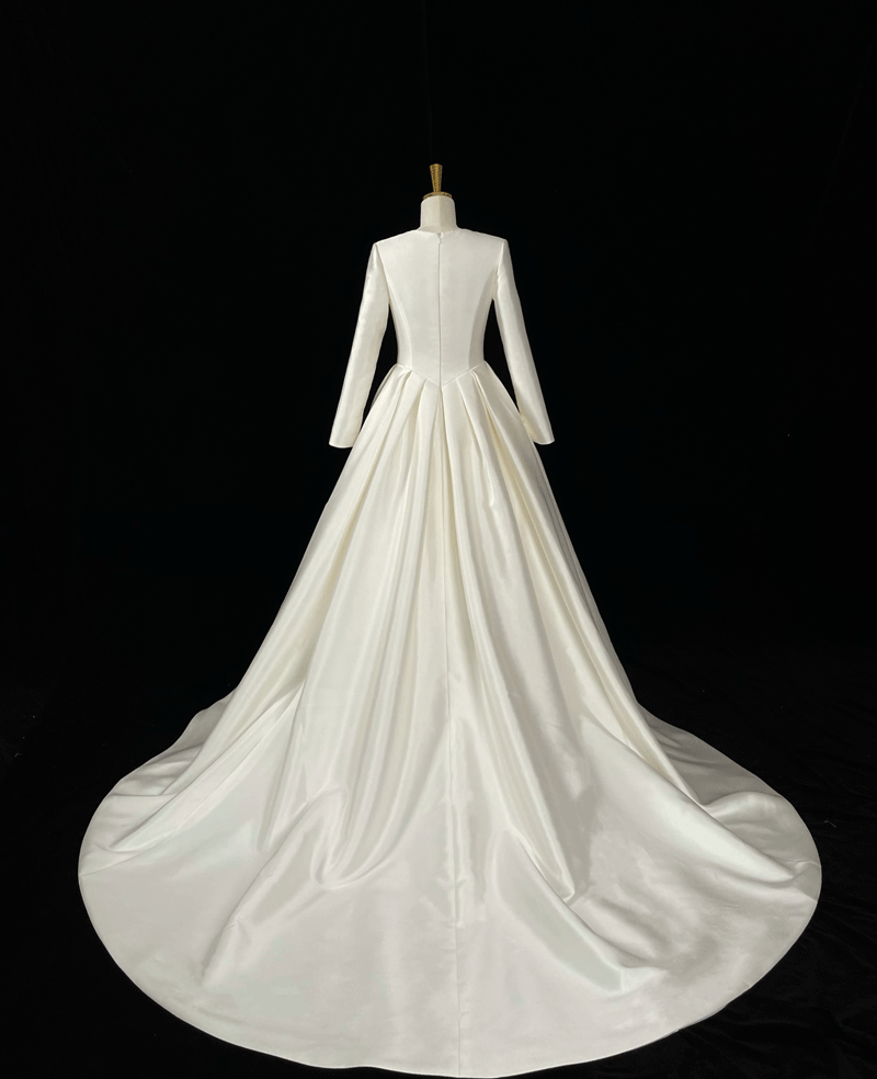 classic and exquisite gown dress
