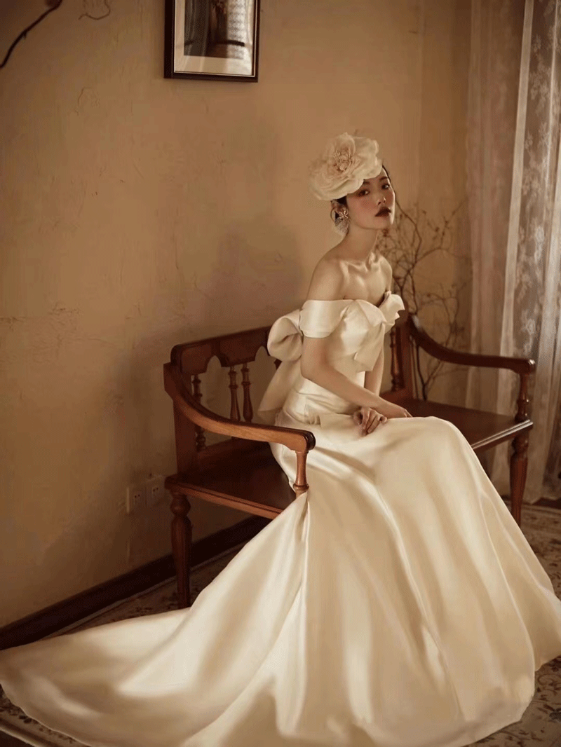 Sleeveless Backless Satin A-Line Bridal Gown.jpg