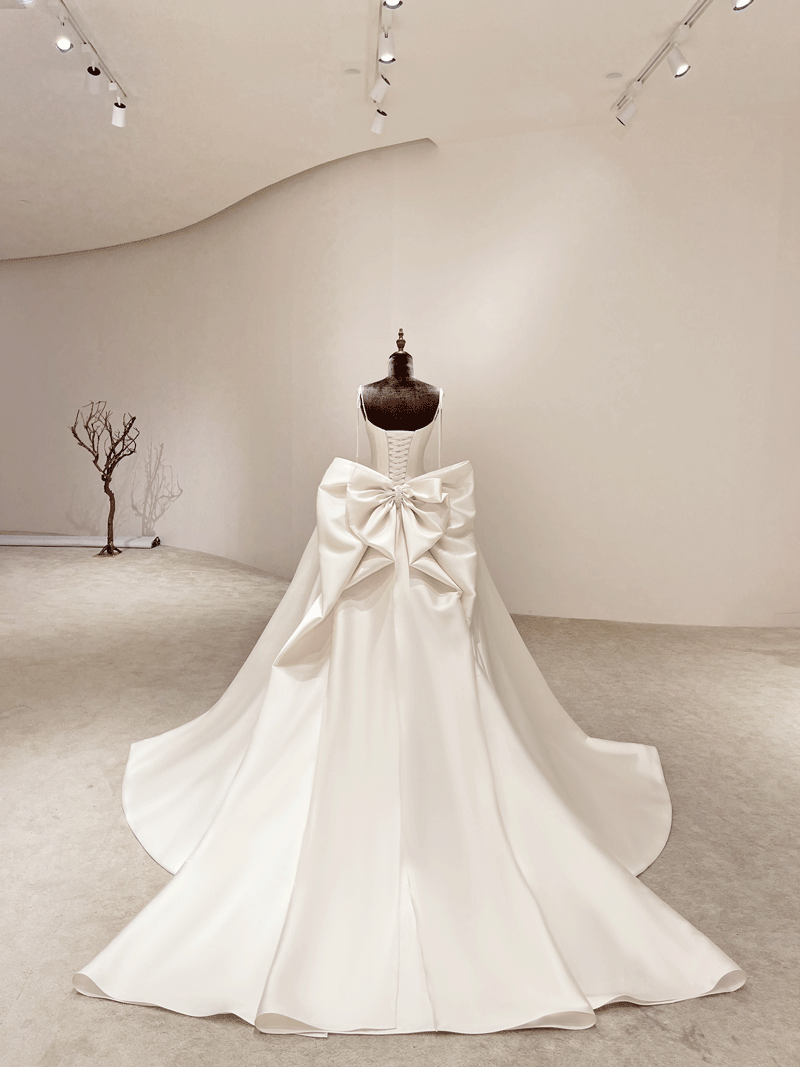 charming lace wedding dress