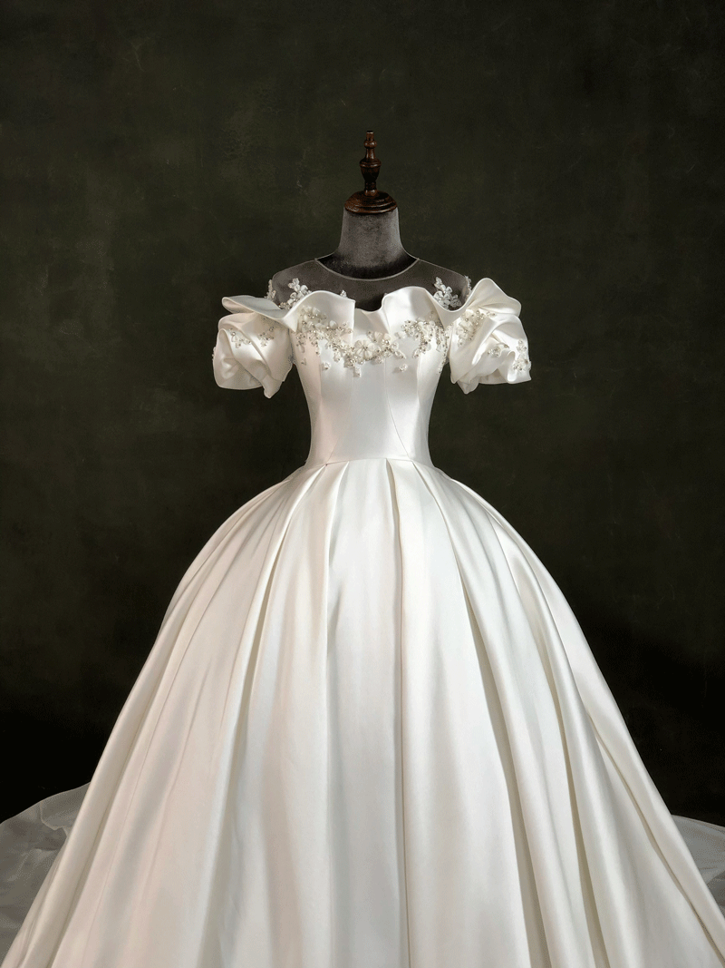 Puff Sleeves wedding dress.jpg